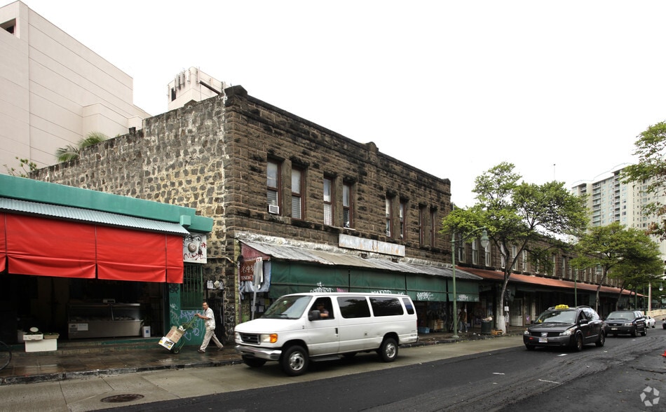More Photos Of 939-941 River St, Honolulu Storefront Retail Office For Lease