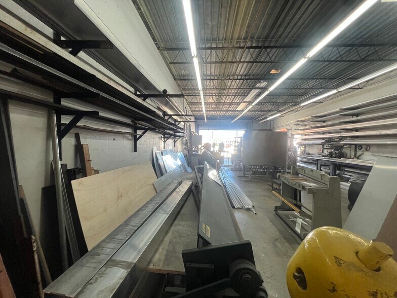 More Photos Of 264 Bahama St, Venice Office For Lease