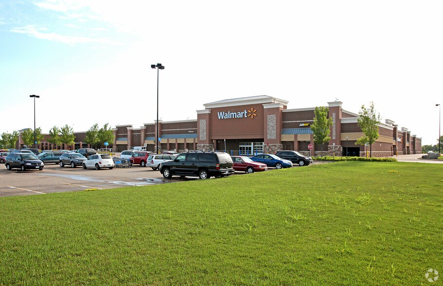 More Photos Of 10150 Hudson Rd, Woodbury Unknown For Lease