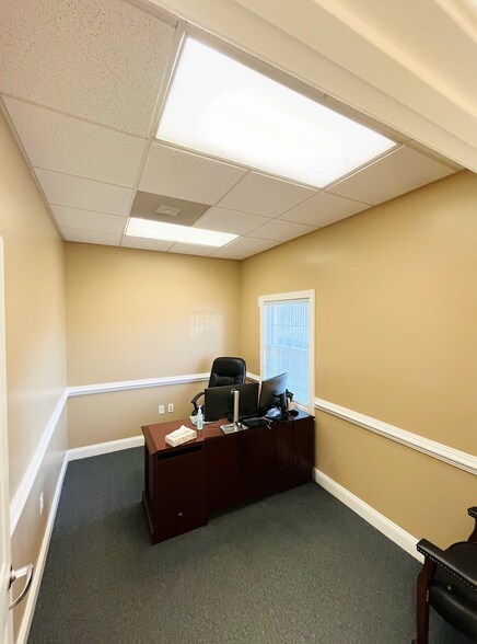 More Photos Of 172 Linden Dr, Winchester Office For Sale