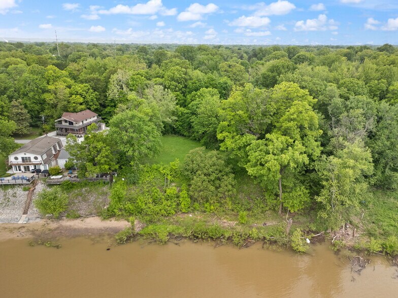 More Photos Of 2000 Utica Pike, Jeffersonville Marina For Sale