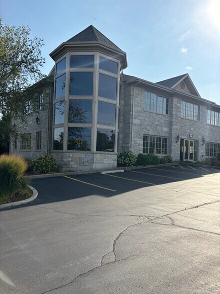 More Photos Of 739 North Ave, Glendale Heights Loft Creative Space For Sale