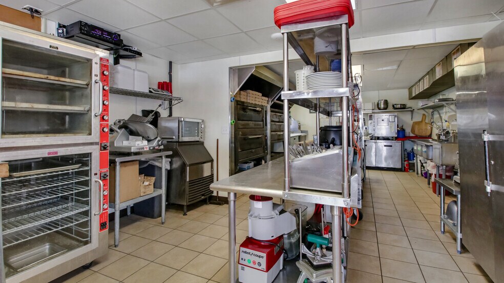 More Photos Of 613 E La Salle Ave, Barron Restaurant For Sale