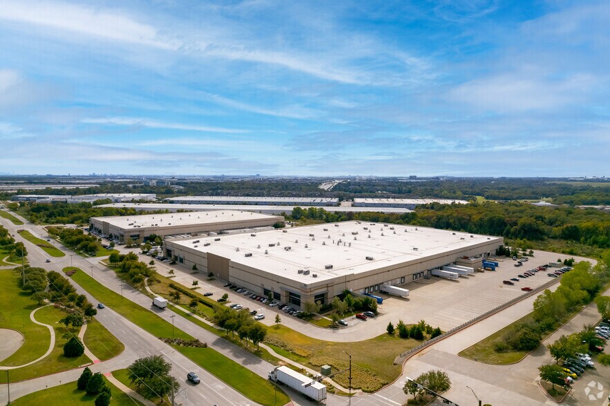 More Photos Of 501 Lakeside Pky, Flower Mound Distribution For Lease