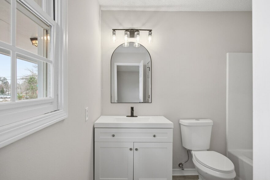 More Photos Of 1651 Donna Lynn Dr, Smyrna Office For Sale