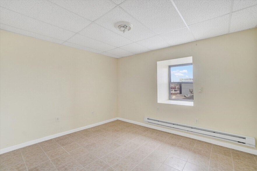 More Photos Of 1938 W Market St, York Freestanding For Sale