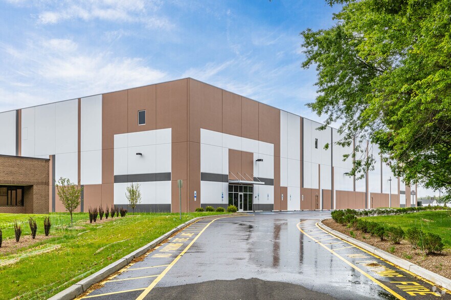 More Photos Of 473 Ridge Rd, South Brunswick Warehouse For Lease