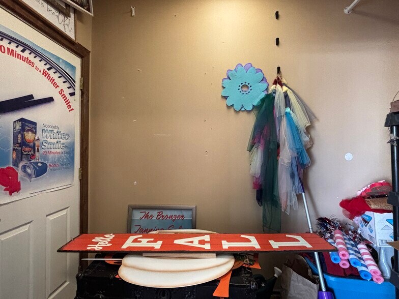 More Photos Of 206 W Main St, Mc Arthur Flex For Sale