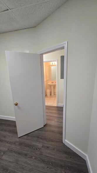 More Photos Of 645 Sebastian Blvd, Sebastian Unknown For Lease