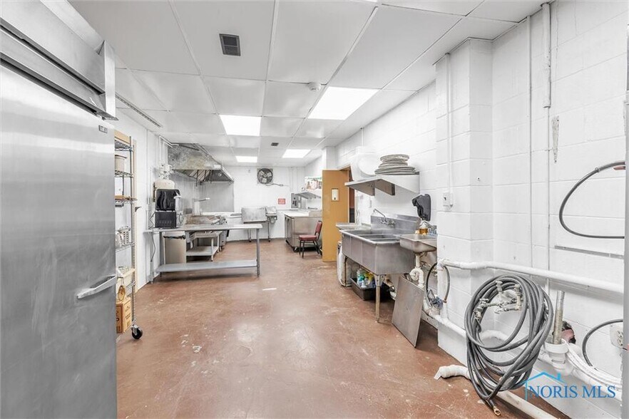 More Photos Of 11407 Corduroy Rd, Curtice Storefront For Sale