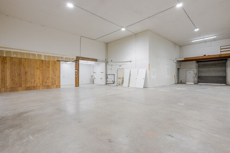 More Photos Of 999 NE 2nd St, Bend Freestanding For Lease