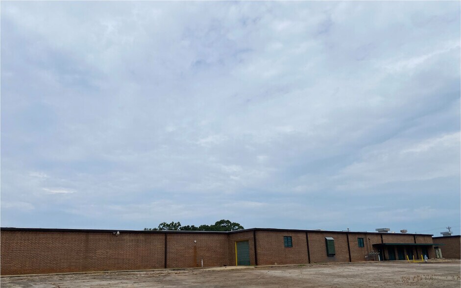 More Photos Of 544 Winfield Cir, Hartwell Manufacturing For Lease