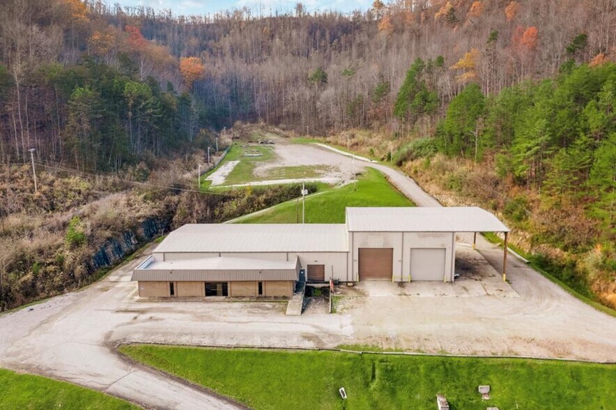 Primary Photo Of 6546 N KY Highway 15, Hazard Showroom For Sale