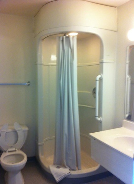 More Photos Of 16901 Stoddard Wells Rd, Victorville Hotel For Sale