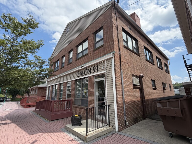 Primary Photo Of 93 Market Sq, Newington Office For Sale