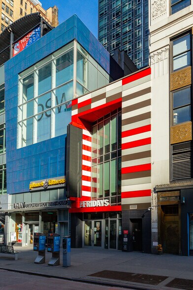 More Photos Of 211 W 34th St, New York Storefront For Sale