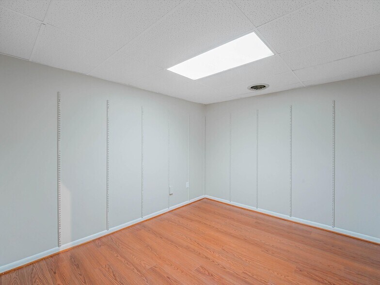 More Photos Of 311 Maple Ave W, Vienna Medical For Lease