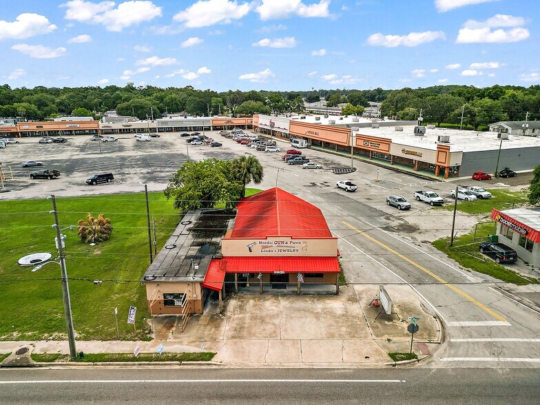 More Photos Of 324 S Main St, Wildwood Freestanding For Lease