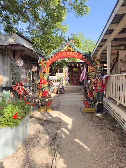 More Photos Of 1706 Hunter Rd, New Braunfels Storefront For Sale