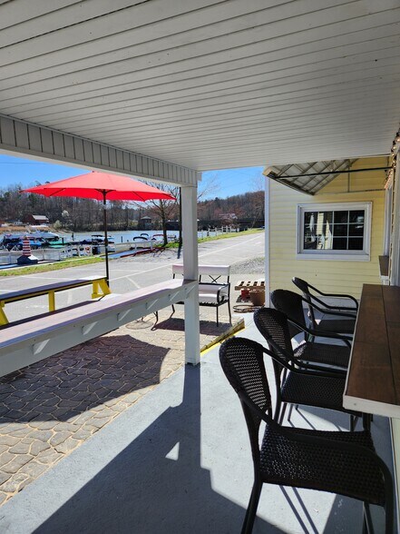 More Photos Of 6706 Limbaugh Ln, Hickory Marina For Sale