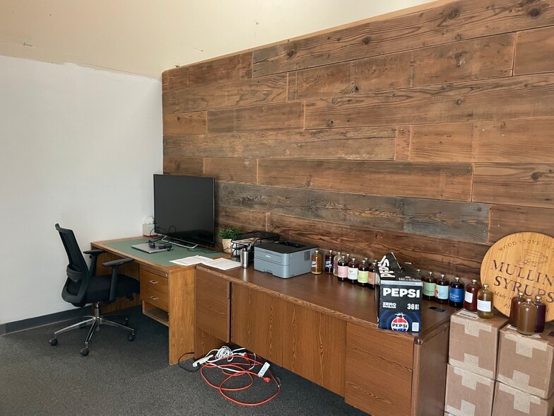 More Photos Of Lamy Drive & Lance Ln, Goffstown Warehouse For Lease