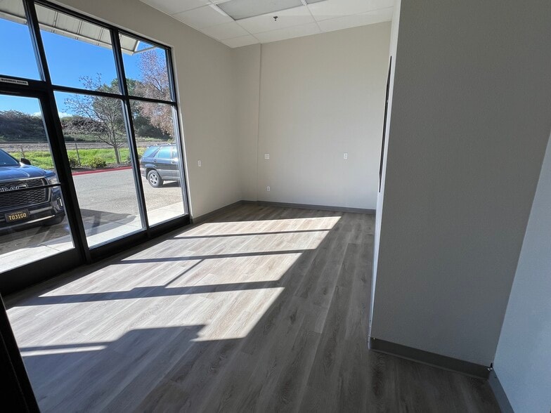 More Photos Of 470 W Larch Rd, Tracy Service For Sale