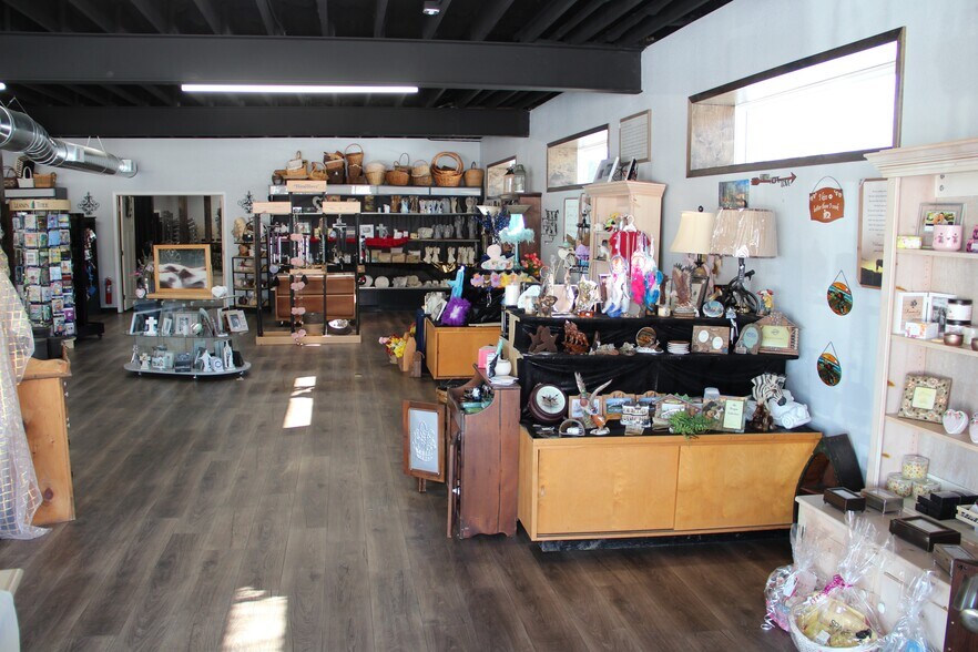 More Photos Of 446 S Main St, Winner General Retail For Sale