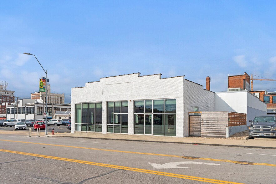 More Photos Of 1814 Oak St, Kansas City General Retail For Lease