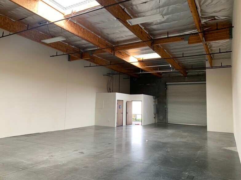More Photos Of 202 E Alton Ave, Santa Ana Warehouse For Lease