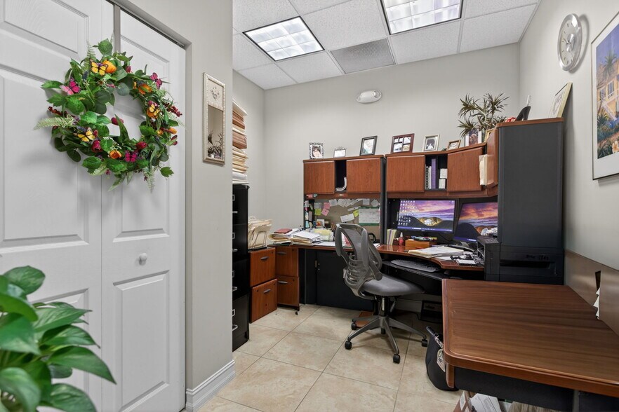 More Photos Of 5521 N University Dr, Coral Springs Office For Sale