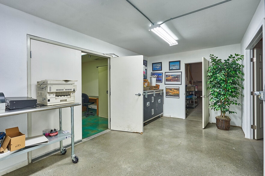 More Photos Of 590 S Grand Ave, San Jacinto Service For Sale