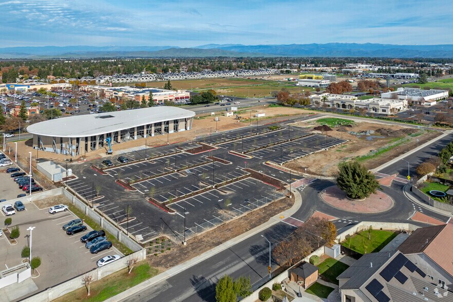 More Photos Of 700 W Herndon Ave, Clovis Unknown For Lease