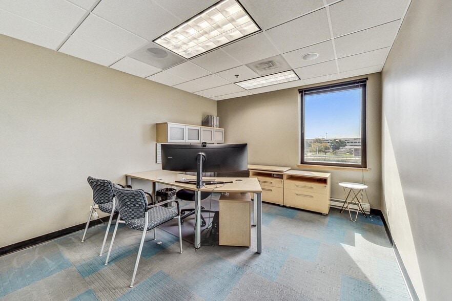 More Photos Of 10700 W Higgins Rd, Rosemont Office For Sale