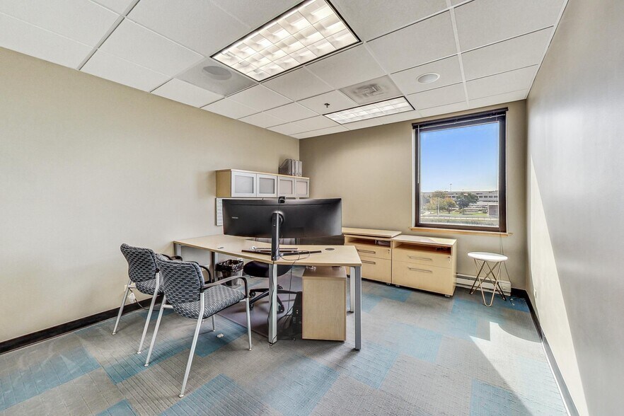 More Photos Of 10700 W Higgins Rd, Rosemont Loft Creative Space For Sale