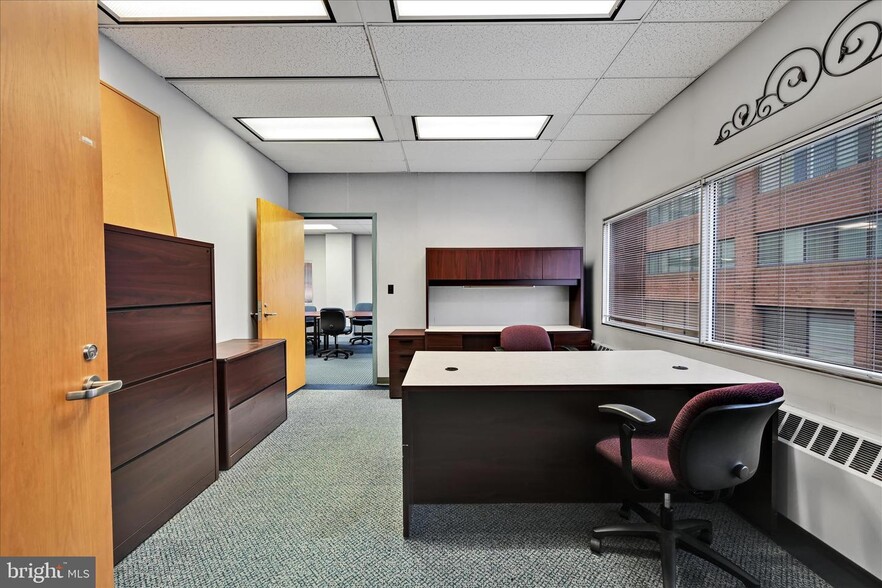 More Photos Of 19 N 6th St, Reading Office For Sale