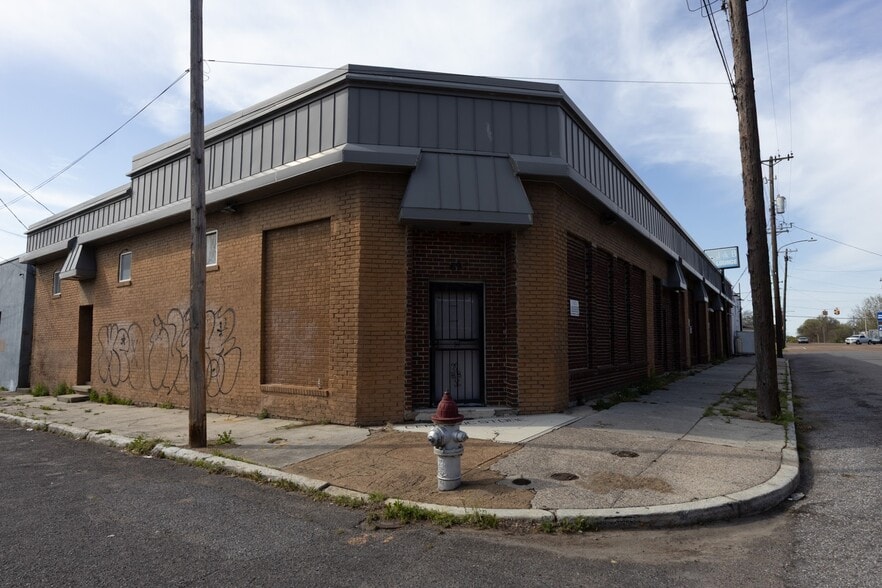 Primary Photo Of 681 Polk Ave, Memphis Bar For Sale