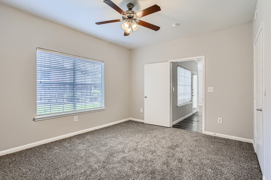 More Photos Of 12380 Wood Bayou Dr, Houston Apartments For Sale