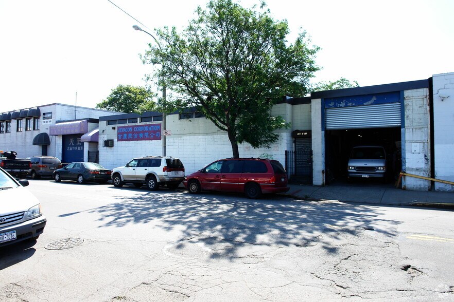 More Photos Of 13410 32nd Ave, Flushing Warehouse For Lease