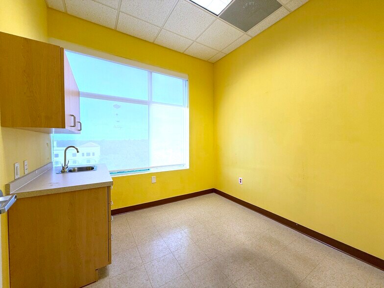 More Photos Of 1743 Park Center Dr, Orlando Medical For Lease