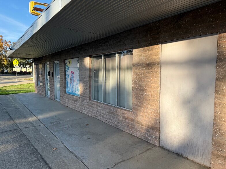 More Photos Of 217 Percy Ave, Yuba City Storefront For Sale
