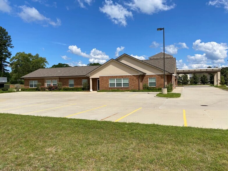 More Photos Of 104 Mbl Bank Dr, Minden Assisted Living For Sale