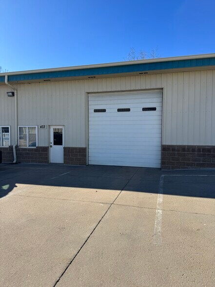 More Photos Of 427-445 N Denver Ave, Loveland Light Manufacturing For Lease