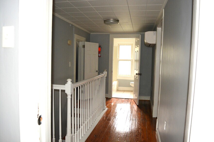 More Photos Of 579 West St, Pittsboro Office For Lease