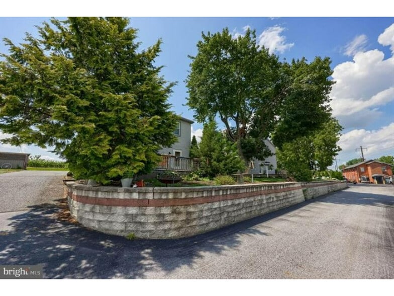 More Photos Of 240 Railroad Ave, Bird In Hand Flex For Sale