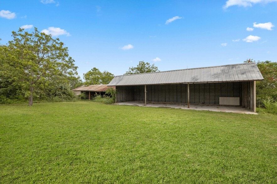 More Photos Of 3220 Farm-To-Market 2086, Temple Distribution For Lease