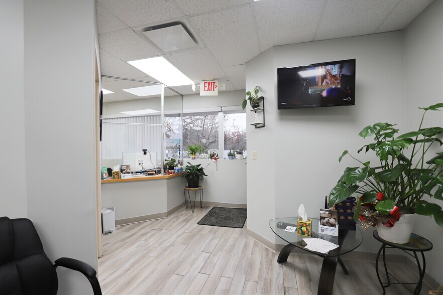 More Photos Of G4007 W Court St, Flint Office For Sale