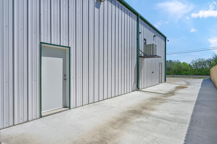 More Photos Of 2410 N Frisco Rd, Sherman Flex For Sale