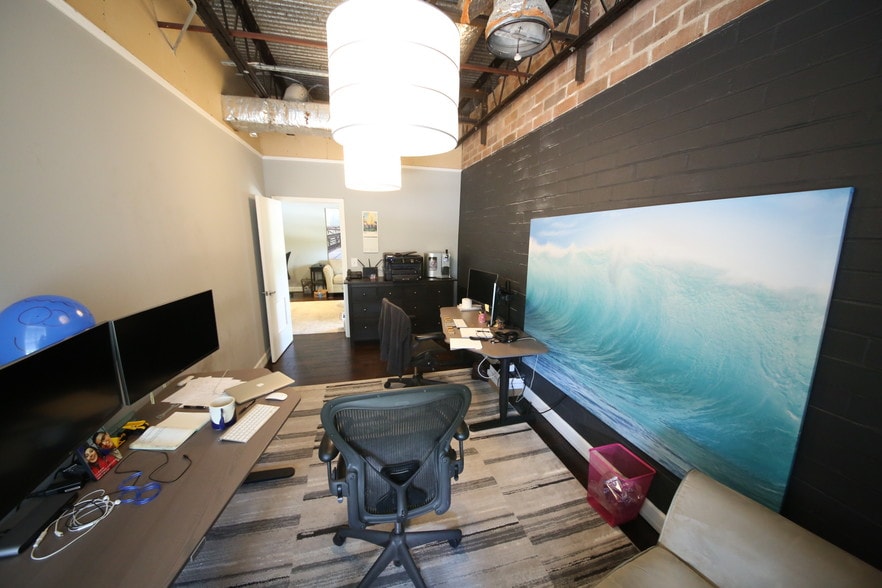 More Photos Of 2003 N Lamar Blvd, Austin Office For Lease