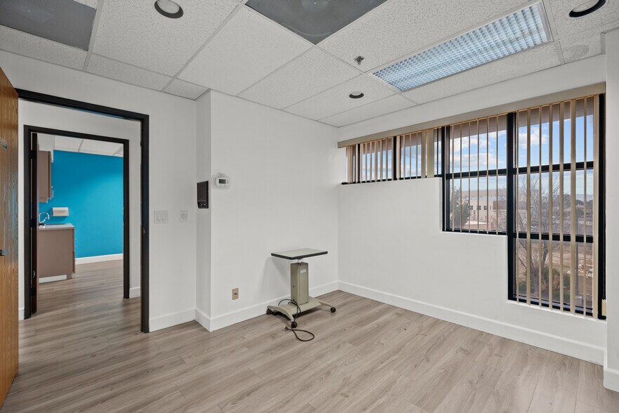 More Photos Of 44215 15th St W, Lancaster Medical For Lease