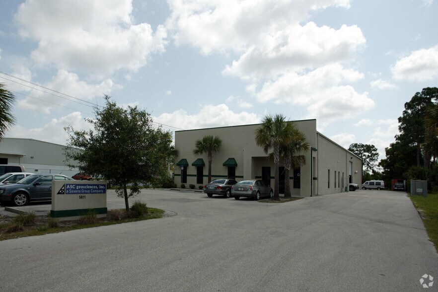 More Photos Of 5811 Corporation Cir, Fort Myers Warehouse For Sale